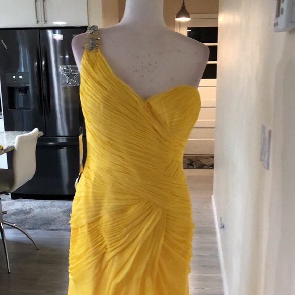 Yellow Chiffon one shoulder - Picture 10 of 13